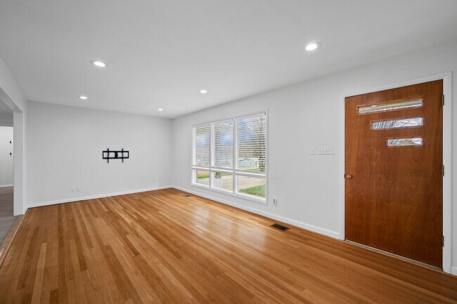 Photo - 2115 Ballard Pl