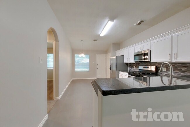 Photo - 25402 Holyoke Ln