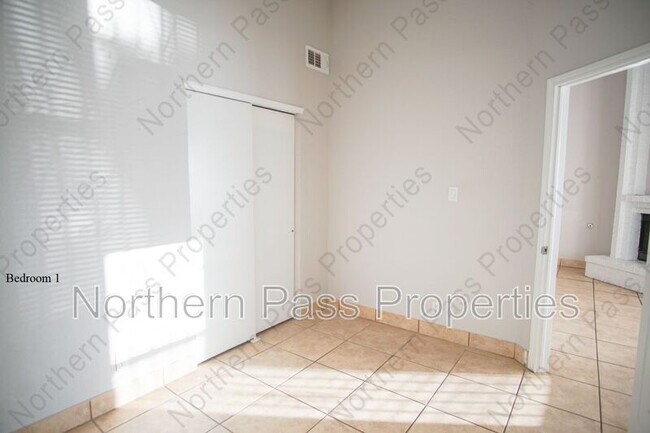 Photo - 10202 Niagara Falls Pl