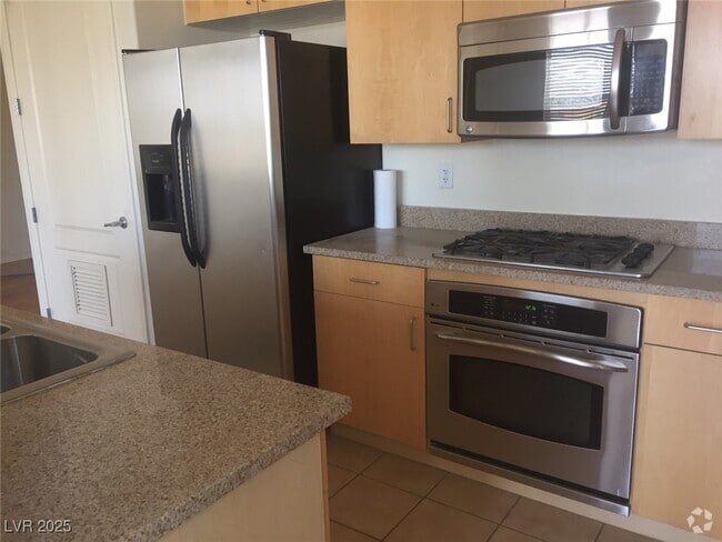 Building Photo - 32 E Serene Ave Unit 202 Rental