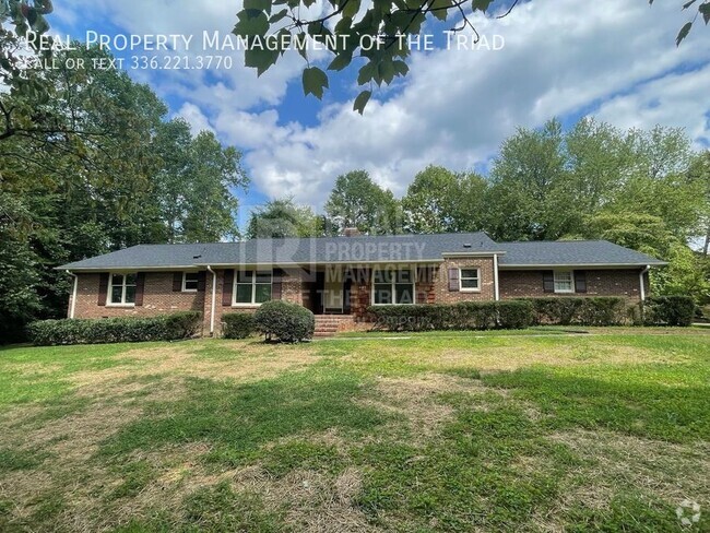 Building Photo - 3 Bedroom, 3 Full Bath Single Family Ranch... Rental