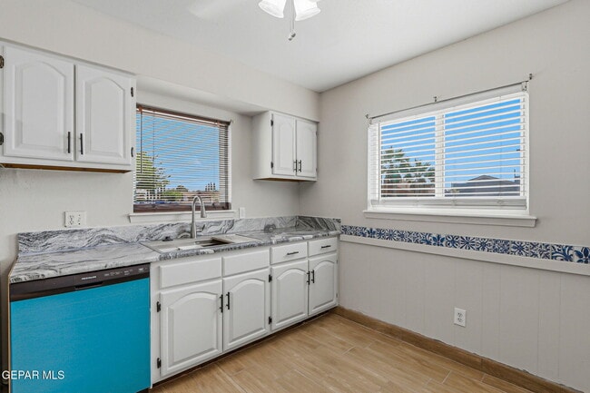 Photo - 2624 Lake Victoria Dr