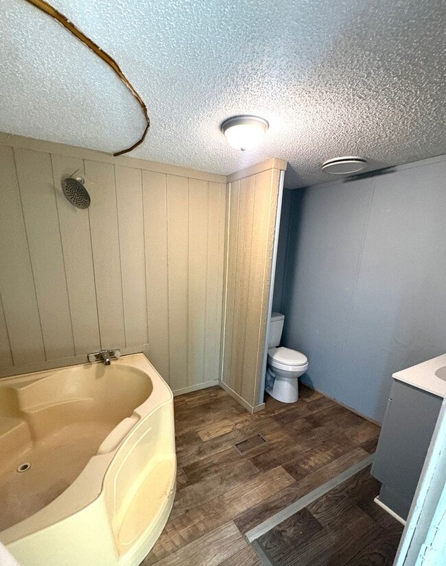 Photo - Peaceful 3BR - 2BR In Tompkinsville!