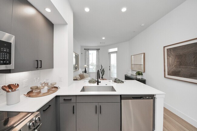 Photo - 15635 Memorial Dr Unit 122