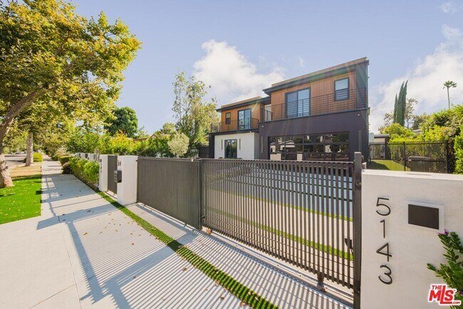 Photo - 5141 Varna Ave