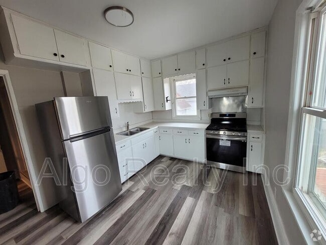 Building Photo - 133 Winifred St W Rental
