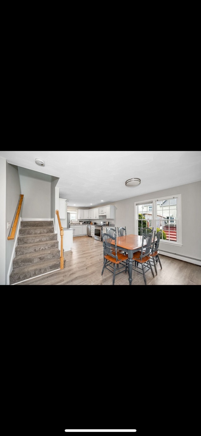 Photo - 561 North End Blvd