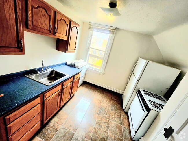 Building Photo - 44 Kendall Ave Unit 3 Rental
