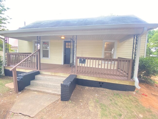 Building Photo - Fully Renovated 2bd/1ba House close to Downtown & I77