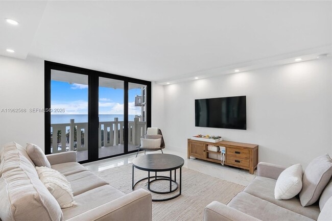 Building Photo - 1121 Crandon Blvd Unit D806