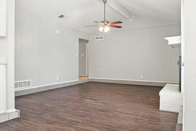2821 Lana Cir