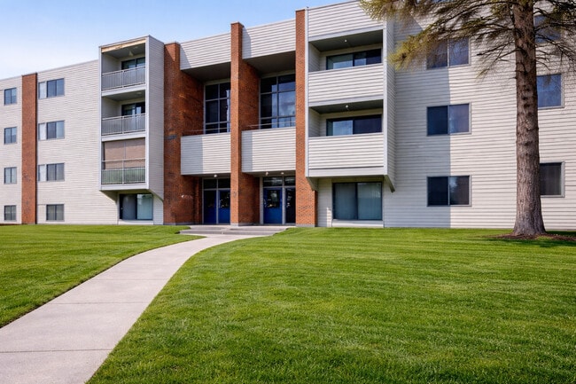 Charmarine Exterior - Charmarine East & West Apartments