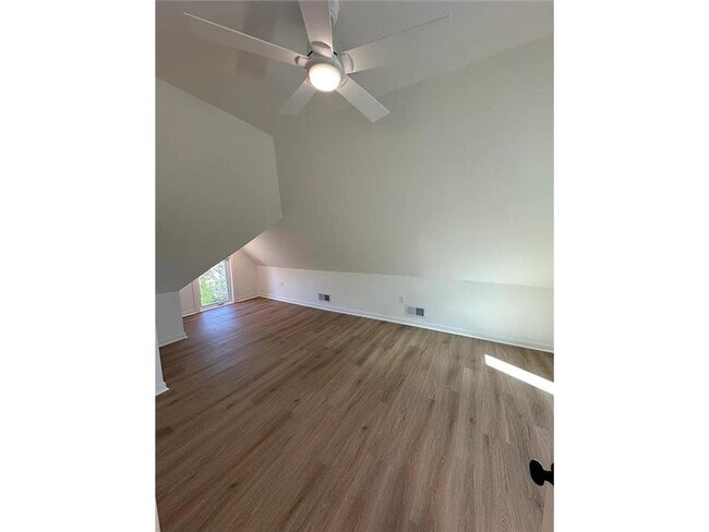 Photo - 152 Winifred St W Unit 2 (Upper)