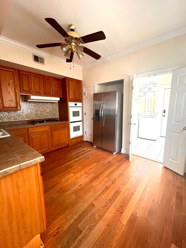 Kitchen (picture is of downstairs unit, but identical layout) - 2900 Palmer Ave Unit 2902