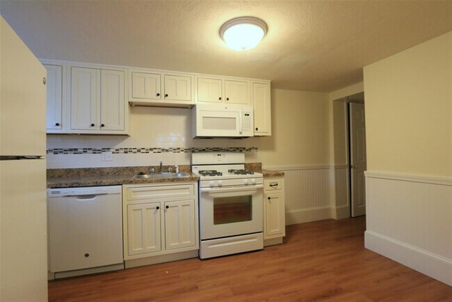 Building Photo - 2 Central St Unit 1