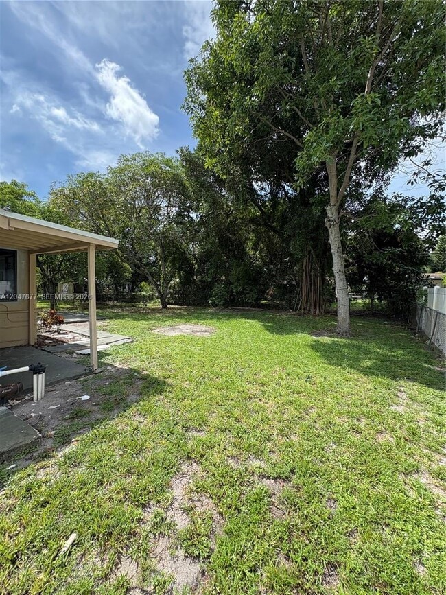 Photo - 650 NE 137th St
