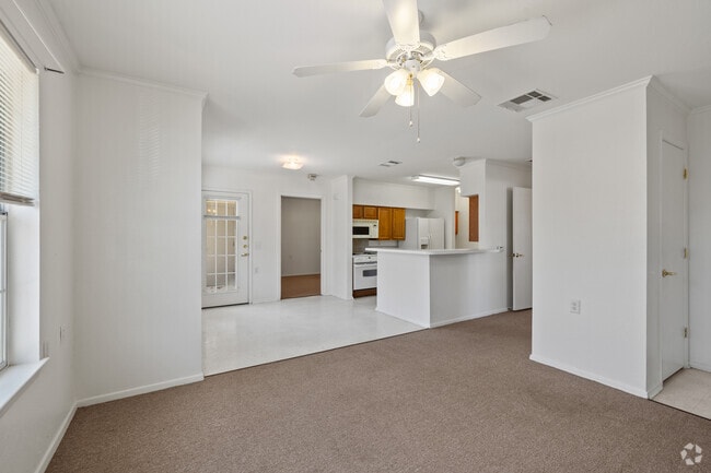 2 habitaciones, 2 baños, 904 pies cuadrados, sala de estar - TownePark Fredericksburg