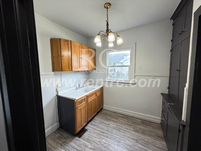 Photo - 327-2 Robinson-