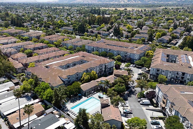 Building Photo - Bella Villagio Rental