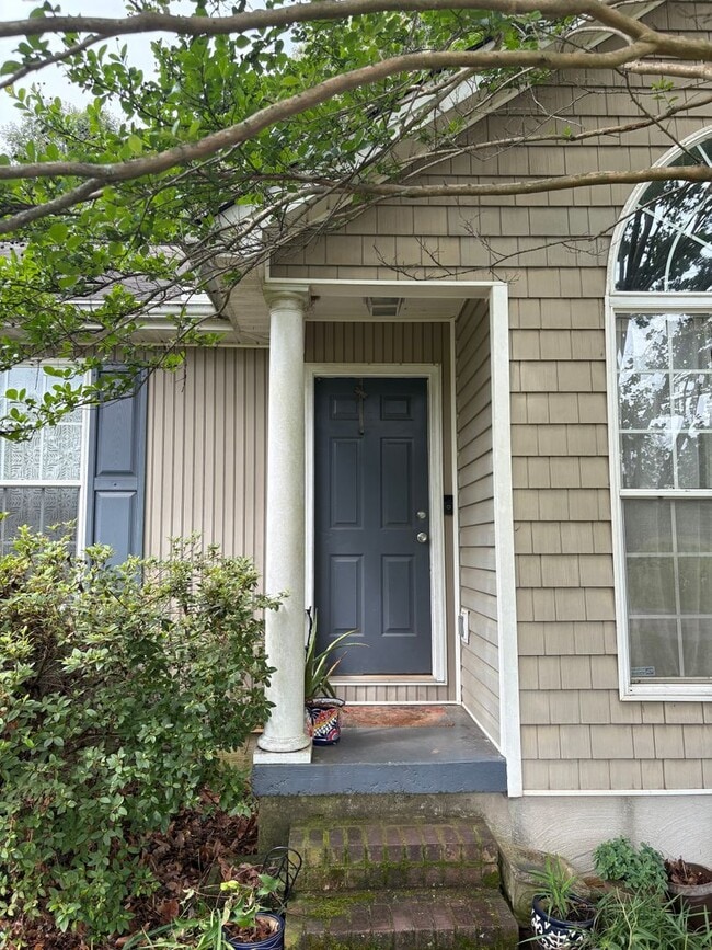 Photo - Large, private home in Rivercliff