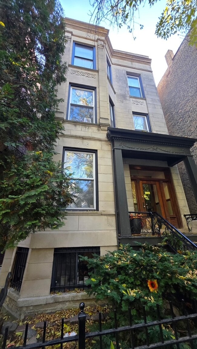 Photo - 823 W Roscoe St Unit Garden