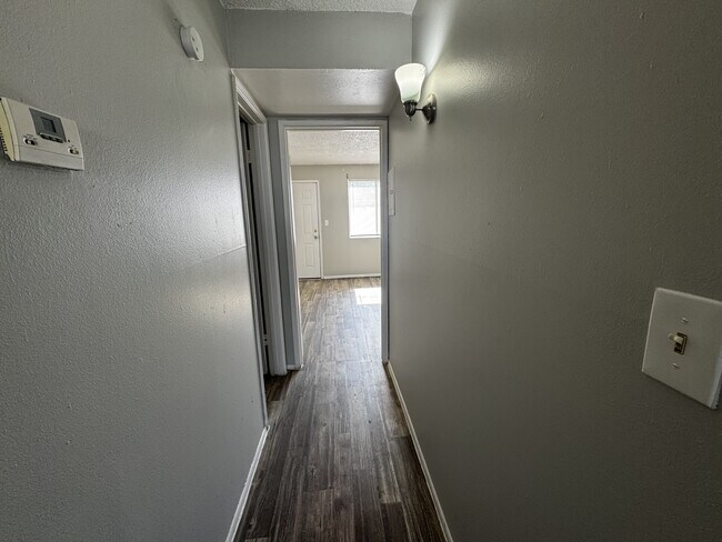 Photo - 301 W Helen St