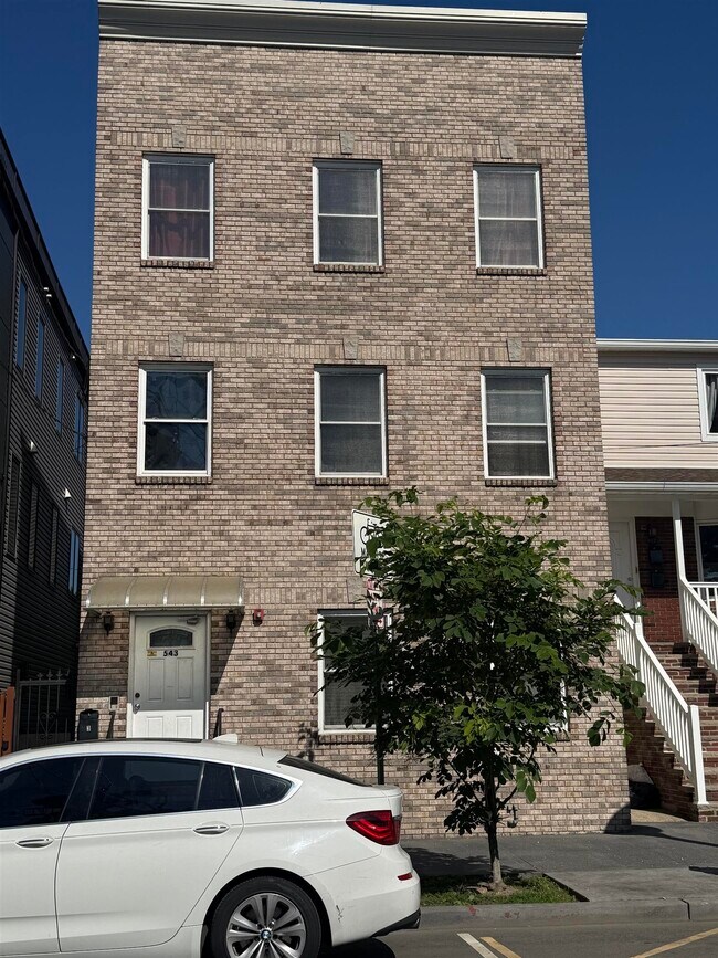 Building Photo - 543 Central Ave Unit 3