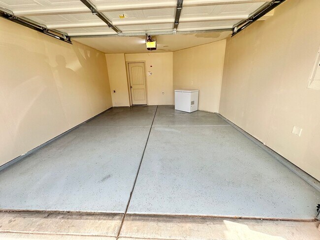 Photo - Beautiful 3 bedroom home!