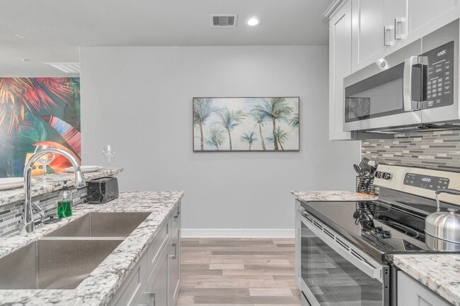 Photo - 7823 Gladstone St