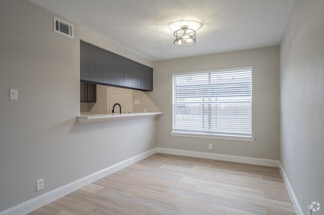 2BR, 1BA - 1000SF