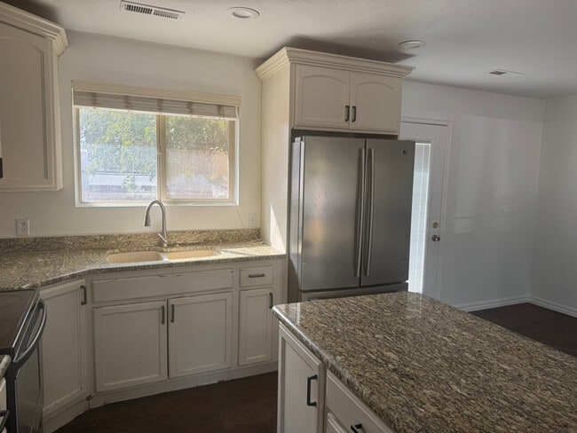 Photo - 1421 W 450 N