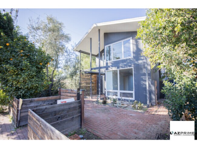 Building Photo - Step into a 3/2 Home that Delivers Instant Comfort, Character, and Convenience in the Heart of Phoen