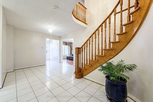 Photo - 89 Woodlot Cres