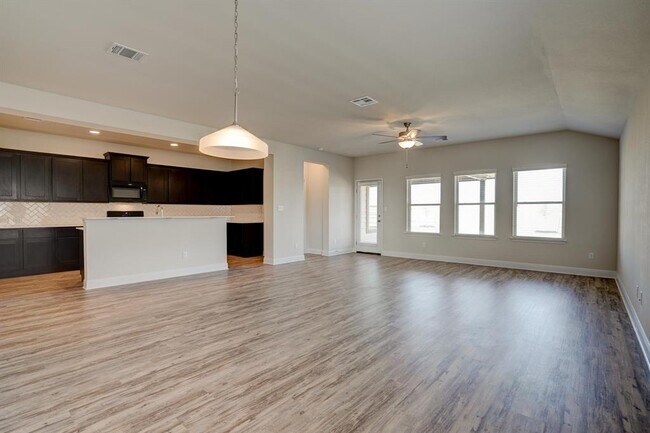 Photo - 137 Goldfinch Dr