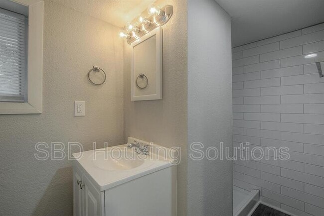 Photo - 1102 S Crisp Ave