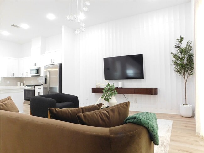 Photo - 3460 Bremond St