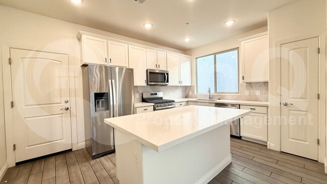 Photo - 2494 N Heritage St