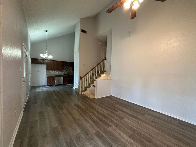 Building Photo - 100 Teal Ln