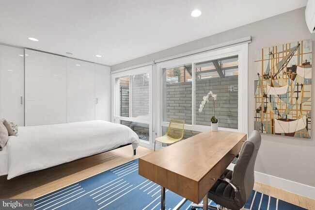 Photo - Logan Circle Beautifully Renovated Studio ...