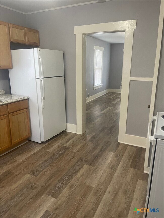 Photo - 205 E Kingsbury St