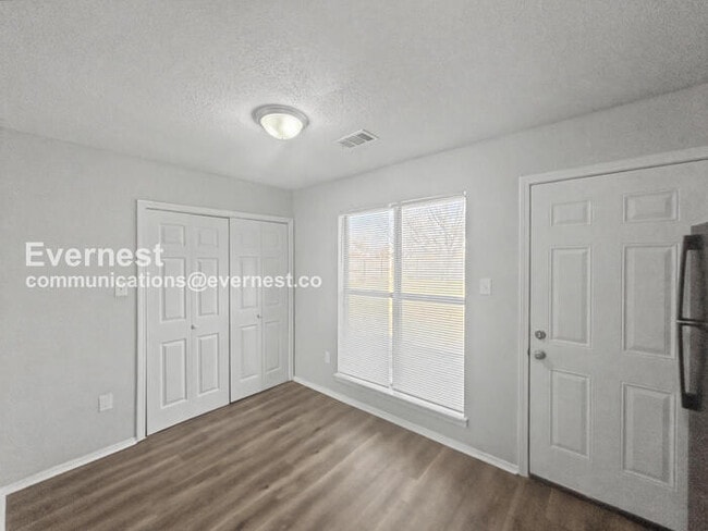 Photo - 6270 Jamestown Dr