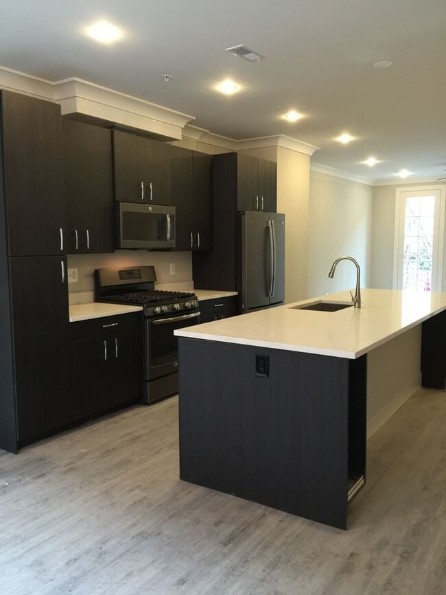 Photo - 918 N Buchanan St