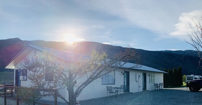 Photo - 2400 Washington St Unidad Studio3