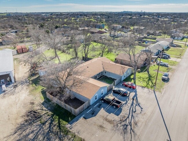 Photo - 410 Old Thorndale Rd