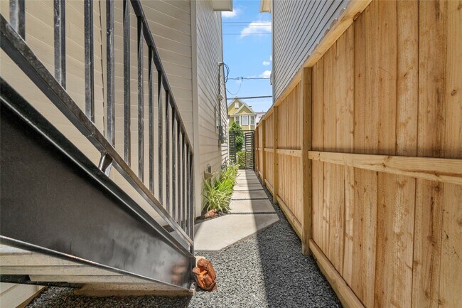 Photo - 1531 Beall St
