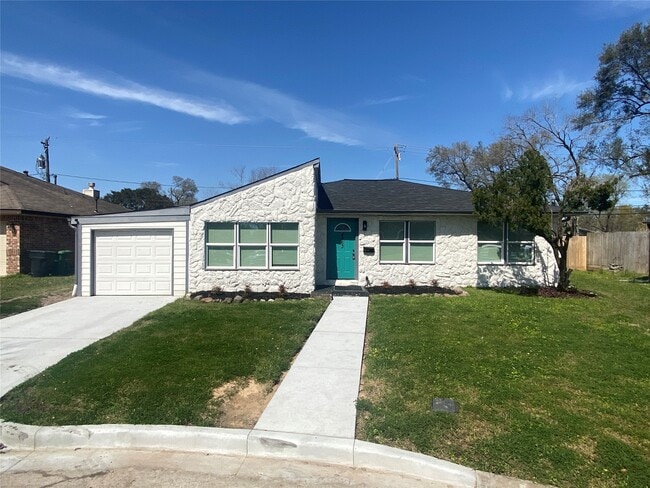 Building Photo - 4963 Culmore Dr