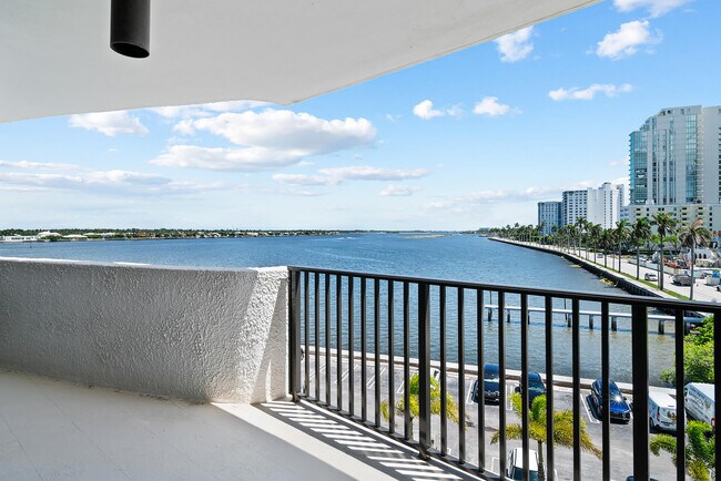 Building Photo - 1200 S Flagler Dr Unit 506 Rental