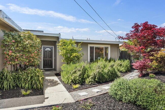 Photo - 53 Labrea Way