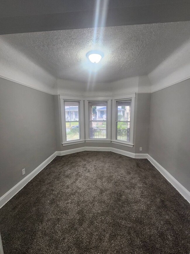 Photo - 1637 Holyrood Rd Unit 1639