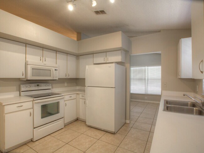 Photo - 1316 Whitewood Way